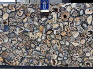 Agate umbra with silver