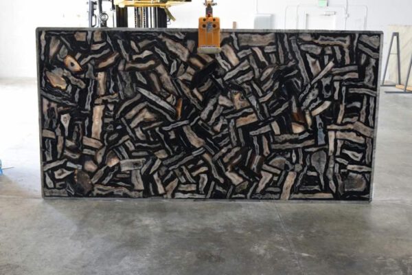 Black Agate wild
